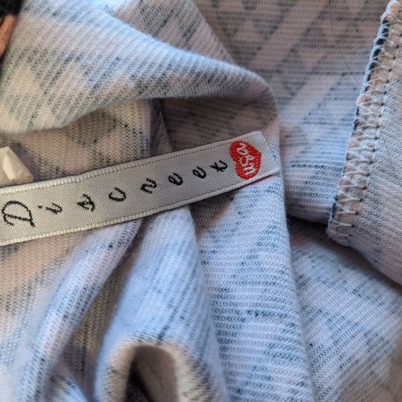 Pattern Crop Top - Picture 2 of 2